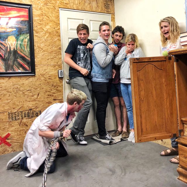 Live Actors in Escape Rooms